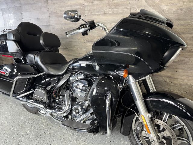 2017 Harley-Davidson FLTRU Road Glide Ultra SUPER CLEAN! - 23084047 - 1