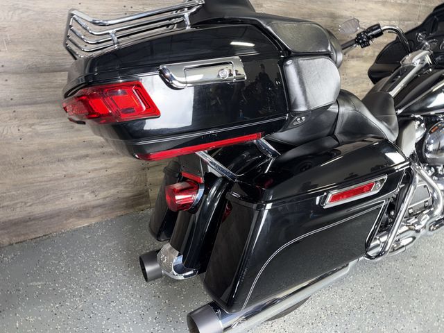 2017 Harley-Davidson FLTRU Road Glide Ultra SUPER CLEAN! - 23084047 - 4