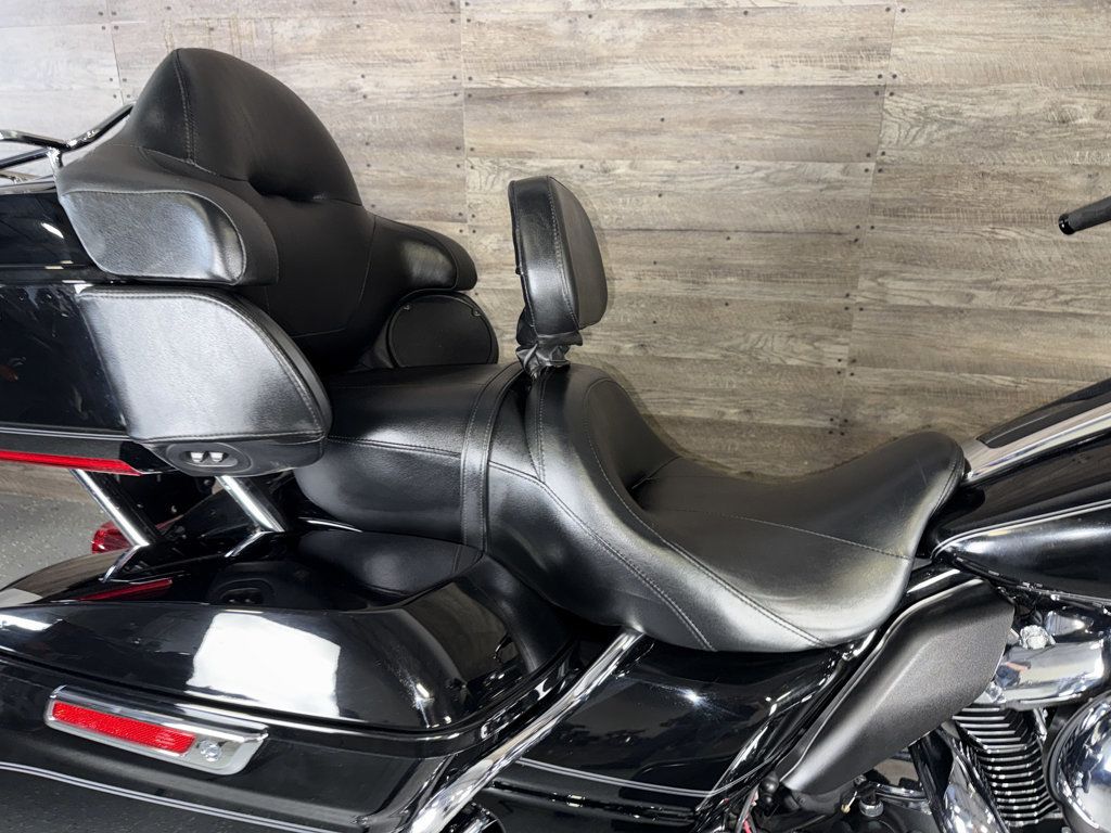2017 Harley-Davidson FLTRU Road Glide Ultra SUPER CLEAN! - 23084047 - 5