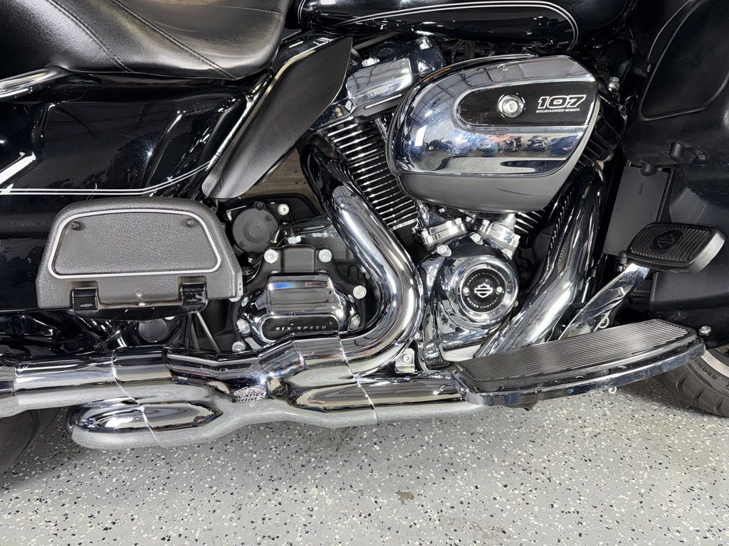 2017 Harley-Davidson FLTRU Road Glide Ultra SUPER CLEAN! - 23084047 - 6