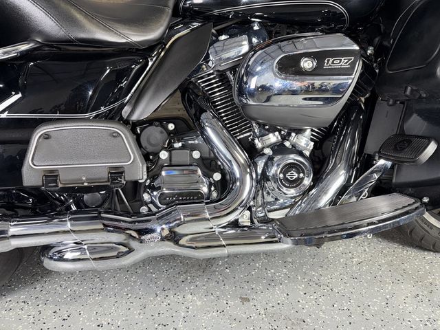 2017 Harley-Davidson FLTRU Road Glide Ultra SUPER CLEAN! - 23084047 - 6