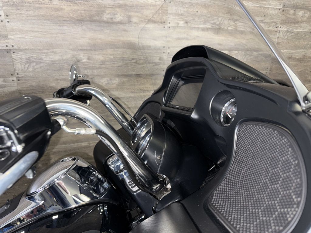 2017 Harley-Davidson FLTRU Road Glide Ultra SUPER CLEAN! - 23084047 - 7