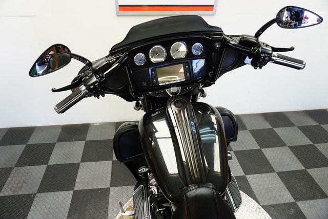 2017 Harley-Davidson Street Glide CVO FLHXSE 1-OWNER VERY NICE!!! - 22887781 - 9