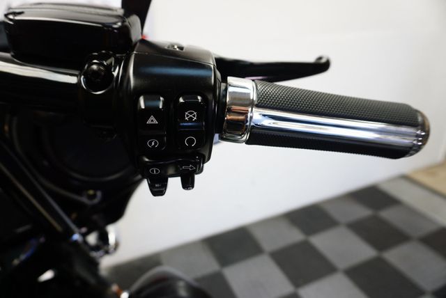 2017 Harley-Davidson Street Glide CVO FLHXSE 1-OWNER VERY NICE!!! - 22887781 - 11