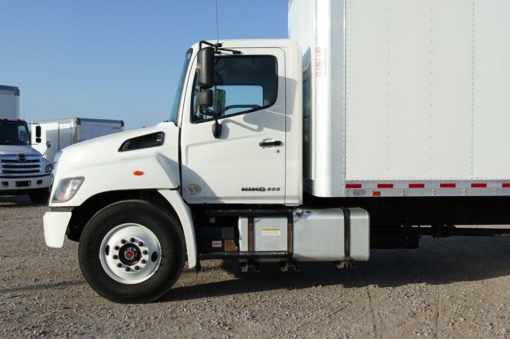 2017 HINO 268A (26ft Box with Gate) - 22511675 - 5