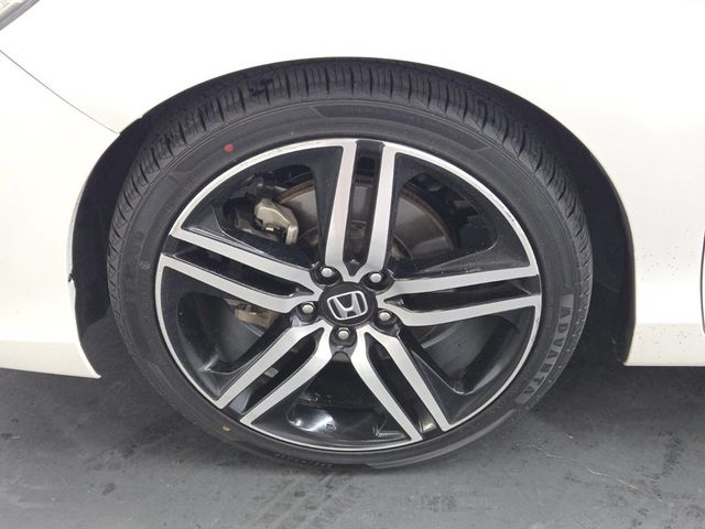2017 Honda Accord Coupe Touring Automatic - 22915569 - 5