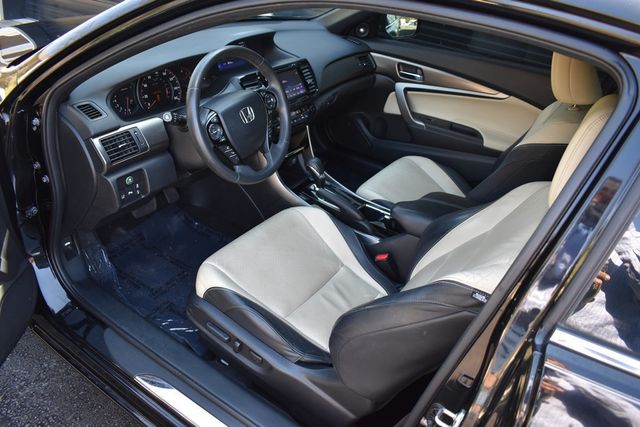 2017 Honda Accord Coupe Touring Automatic - 23001661 - 18