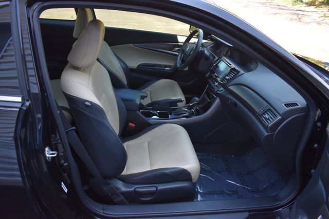 2017 Honda Accord Coupe Touring Automatic - 23001661 - 19