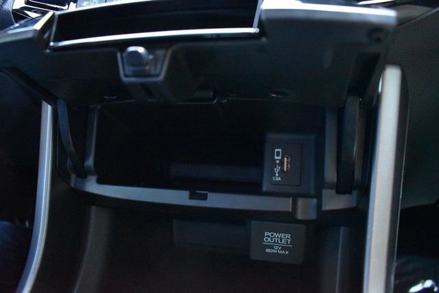 2017 Honda Accord Coupe Touring Automatic - 23001661 - 24