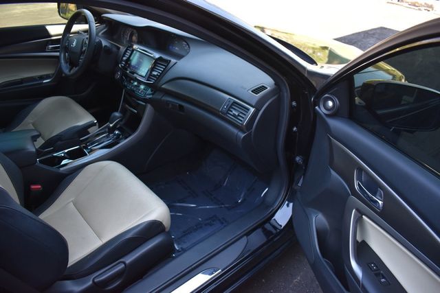 2017 Honda Accord Coupe Touring Automatic - 23001661 - 26
