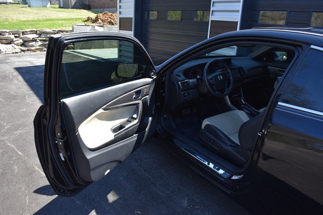 2017 Honda Accord Coupe Touring Automatic - 23001661 - 30