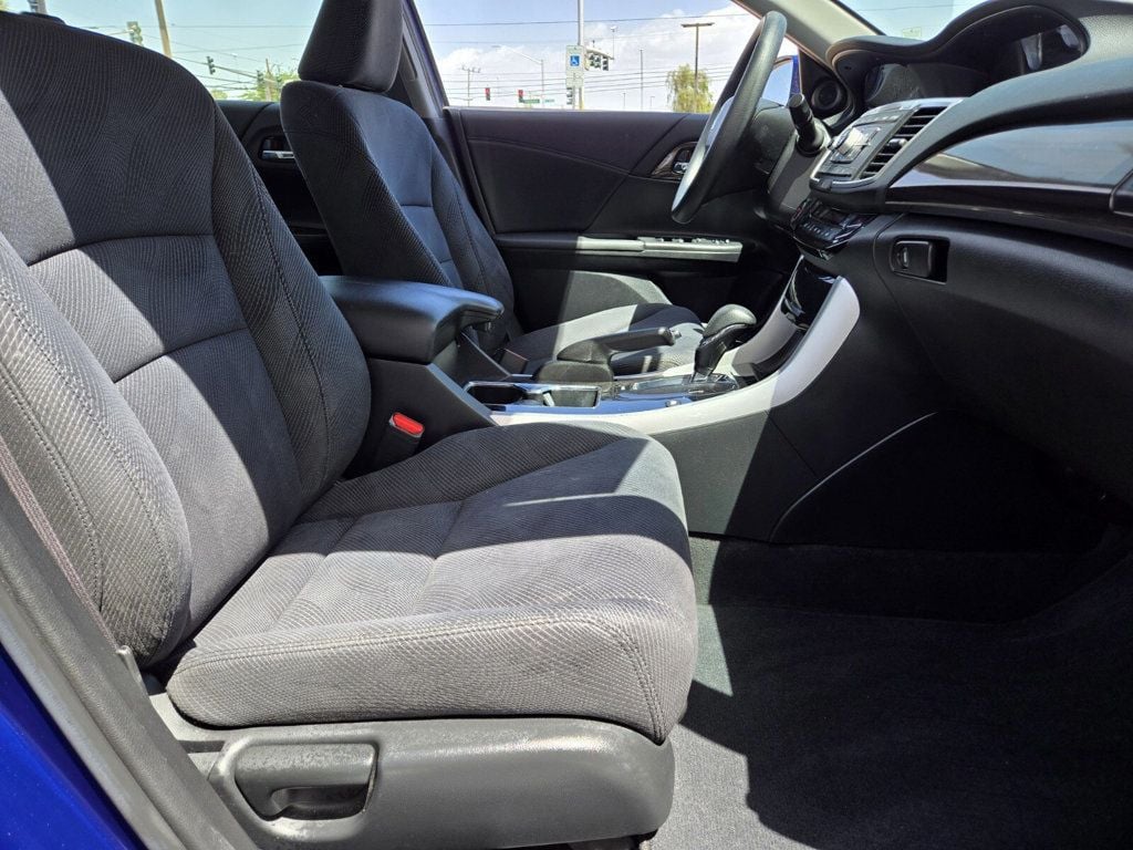 2017 Honda Accord Hybrid Sedan - 22843539 - 12
