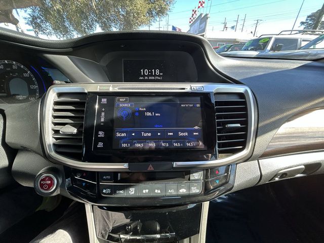 2017 Honda Accord Hybrid Touring Sedan - 22976196 - 16