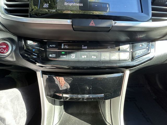 2017 Honda Accord Hybrid Touring Sedan - 22976196 - 18