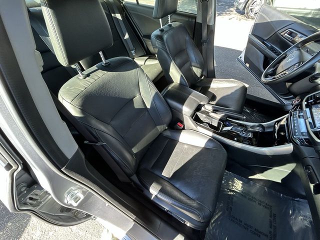 2017 Honda Accord Hybrid Touring Sedan - 22976196 - 20