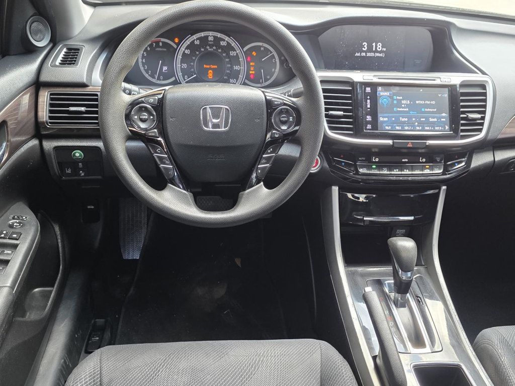 2017 Honda Accord EX photo 11