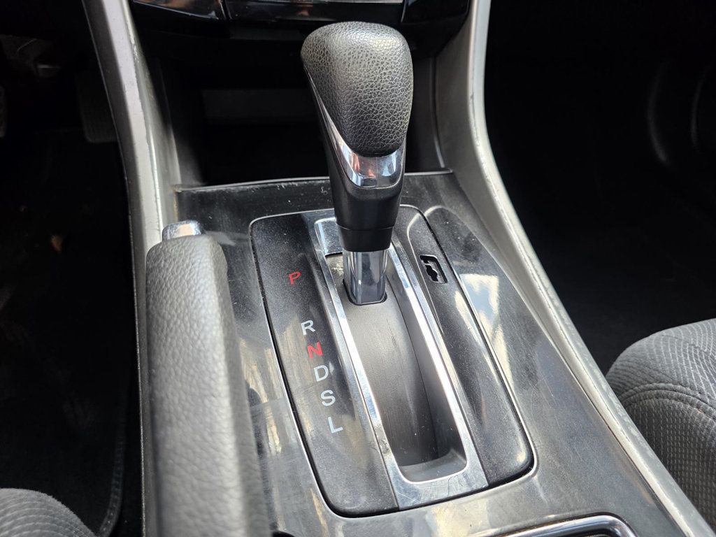 2017 Honda Accord EX photo 21