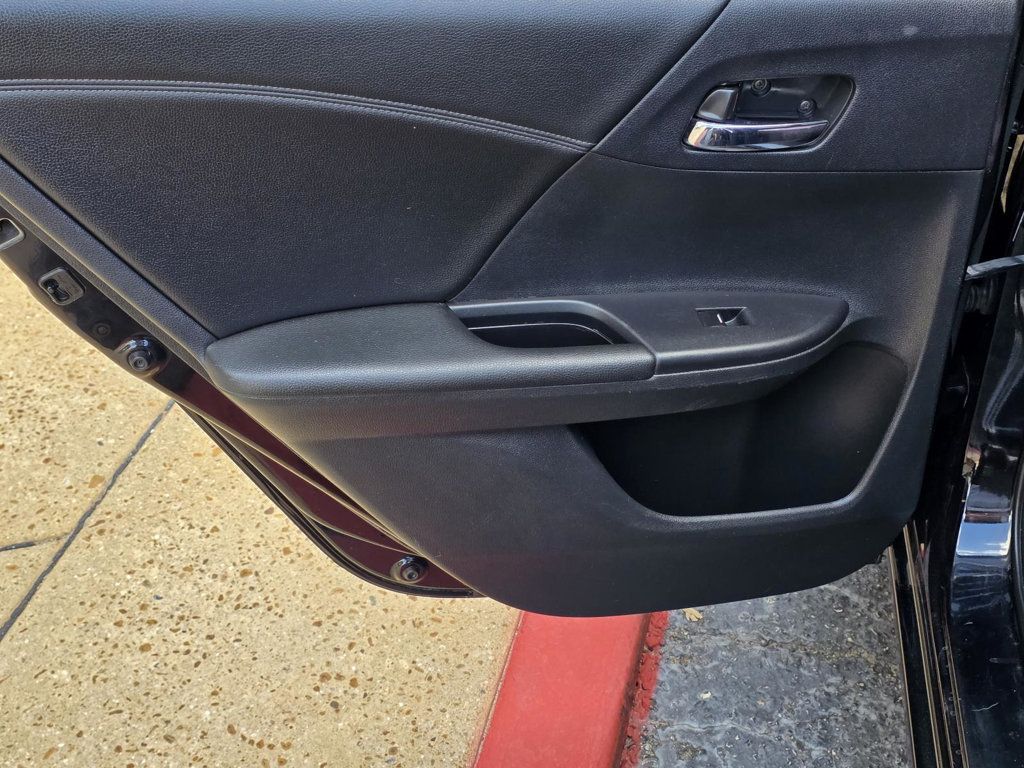 2017 Honda Accord EX photo 27