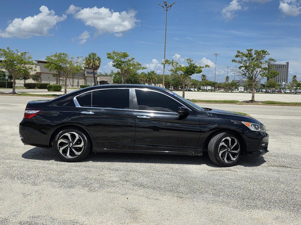 2017 Honda Accord EX photo 30