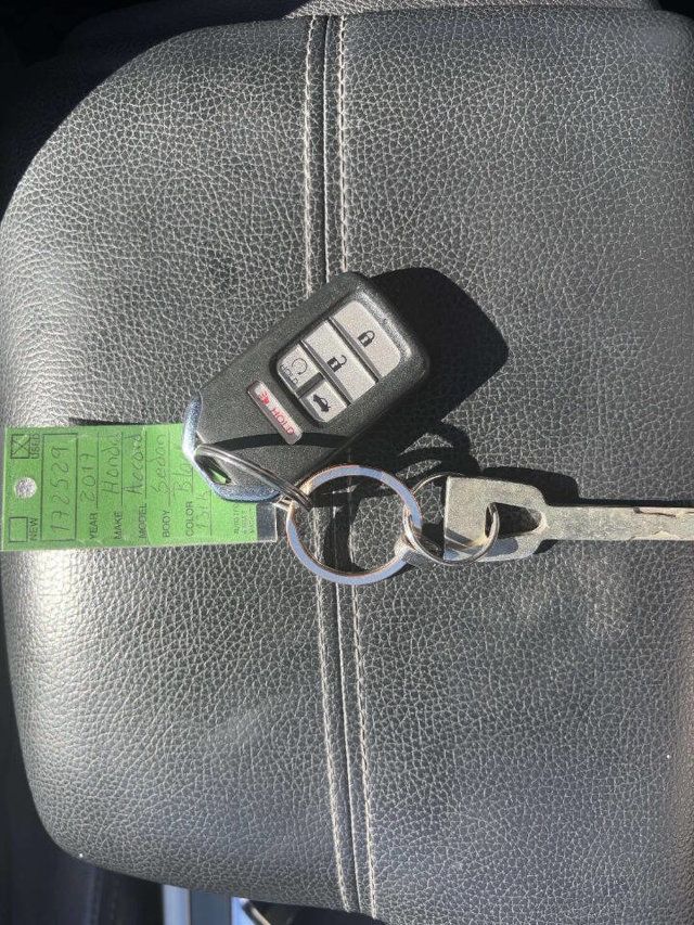 2017 Honda Accord Sedan EX-L CVT - 22946461 - 32