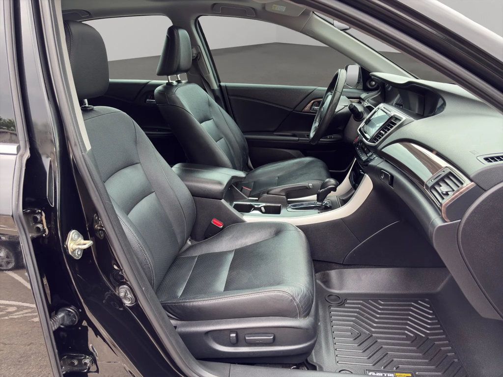 2017 Honda Accord Sedan EX-L V6 Automatic - 23026769 - 18