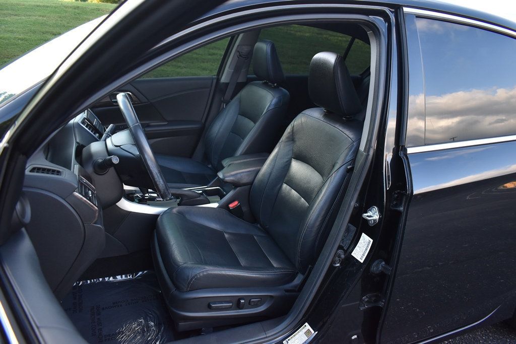 2017 Honda Accord EX-L V6 photo 3