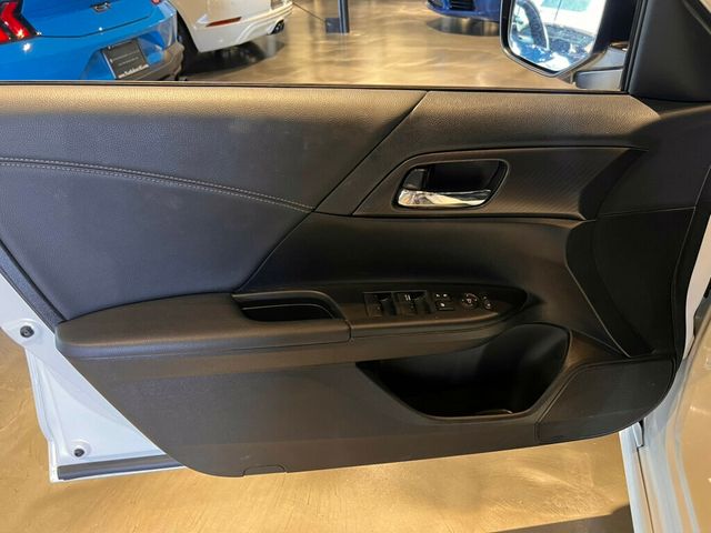 2017 Honda Accord Sedan LocalTrade/Sport/BackUpCam/10WayPowerSeats/DualZoneClimate - 22973873 - 13