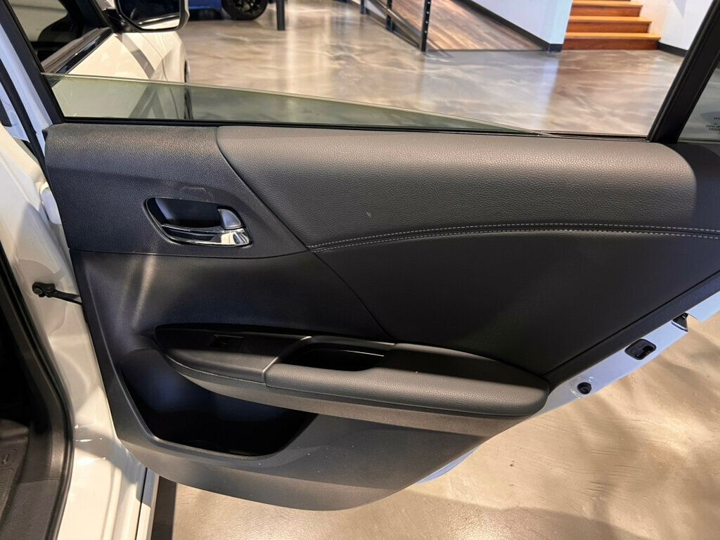 2017 Honda Accord Sedan LocalTrade/Sport/BackUpCam/10WayPowerSeats/DualZoneClimate - 22973873 - 24