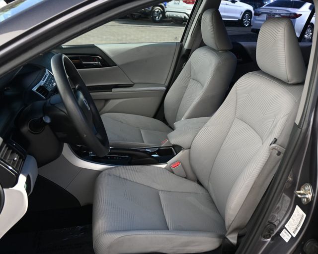 2017 Honda Accord Sedan LX - 22944406 - 8