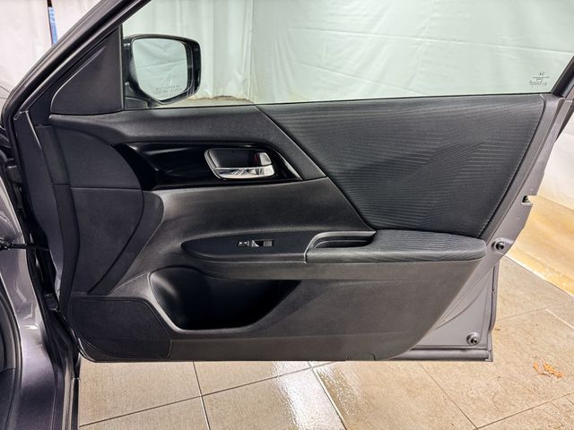 2017 Honda Accord Sedan LX - 22996840 - 16