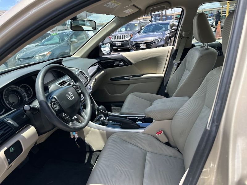 2017 Honda Accord Sedan LX CVT - 23019443 - 11