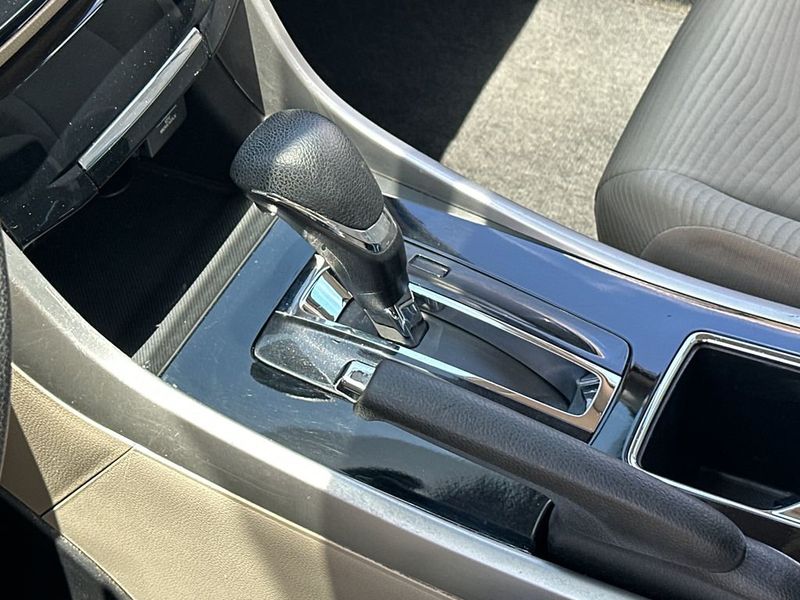 2017 Honda Accord Sedan LX CVT - 23019443 - 17