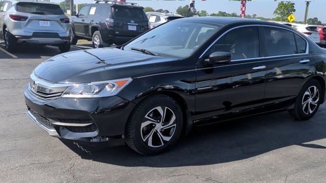 2017 Honda Accord Sedan LX CVT - 23010451 - 3