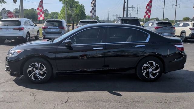 2017 Honda Accord Sedan LX CVT - 23010451 - 4