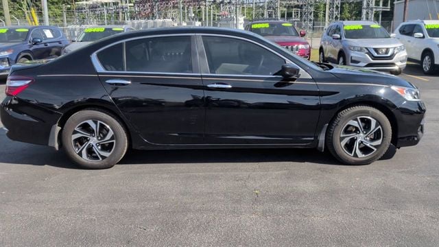 2017 Honda Accord Sedan LX CVT - 23010451 - 8
