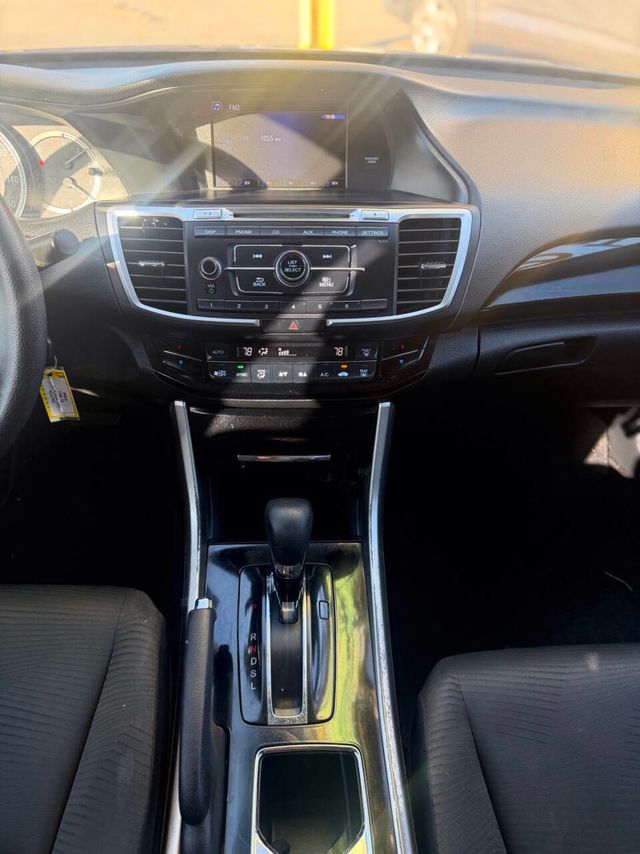 2017 Honda Accord Sedan LX CVT - 22947008 - 5