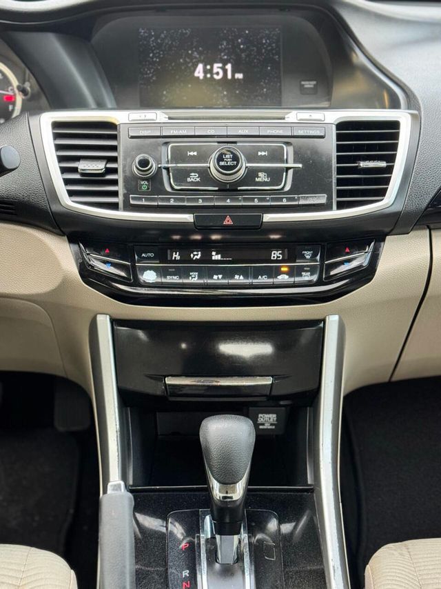 2017 Honda Accord Sedan LX CVT - 22963931 - 11
