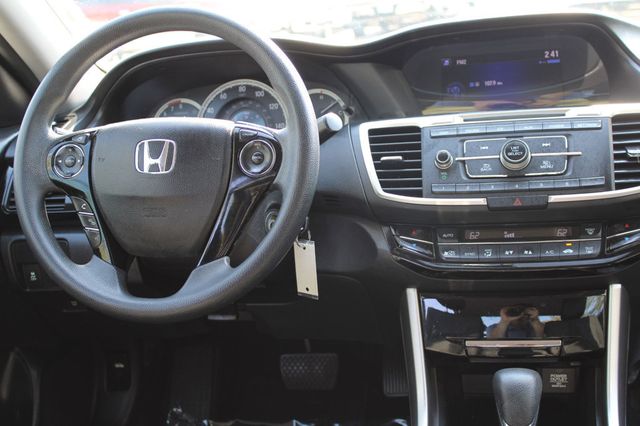2017 Honda Accord Sedan LX CVT - 22932106 - 11