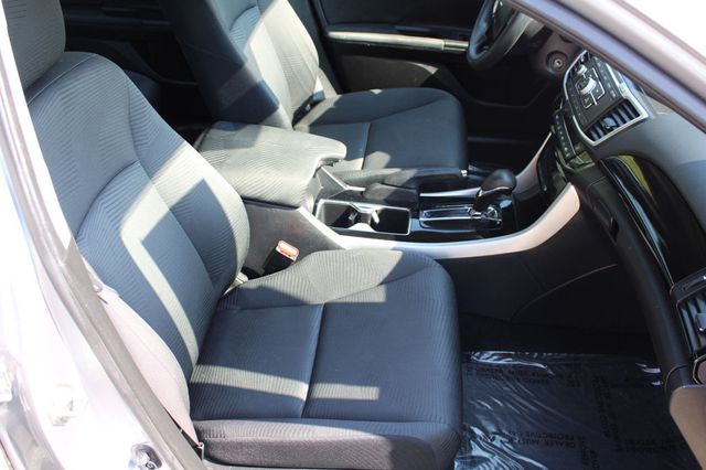 2017 Honda Accord Sedan LX CVT - 22932106 - 14