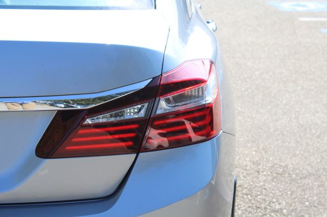 2017 Honda Accord Sedan LX CVT - 22932106 - 19