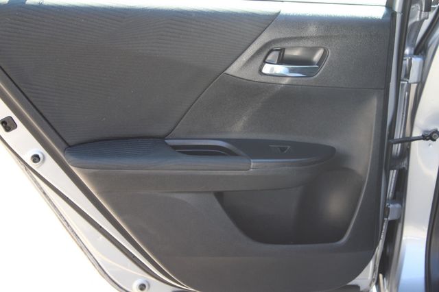 2017 Honda Accord Sedan LX CVT - 22932106 - 21