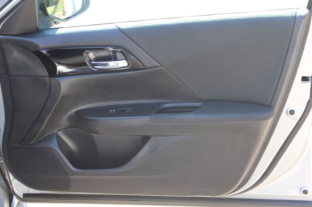 2017 Honda Accord Sedan LX CVT - 22932106 - 22