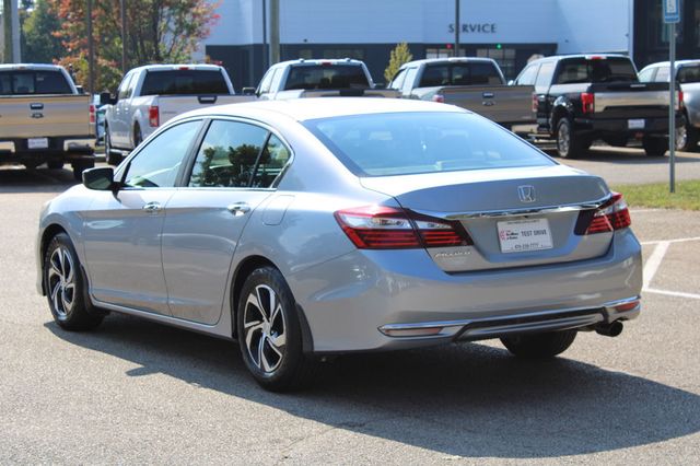 2017 Honda Accord Sedan LX CVT - 22932106 - 4
