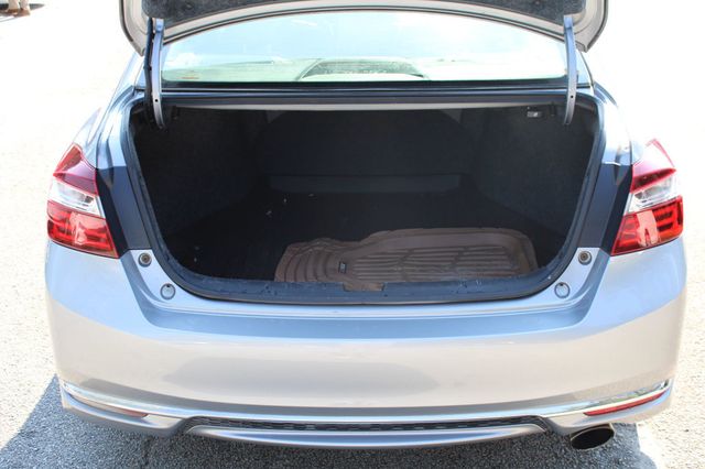 2017 Honda Accord Sedan LX CVT - 22932106 - 6