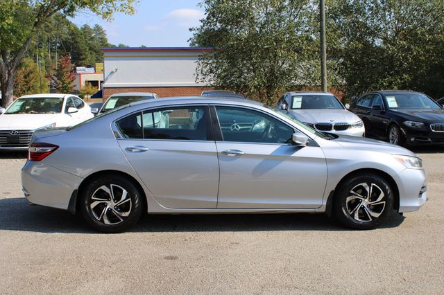 2017 Honda Accord Sedan LX CVT - 22932106 - 8