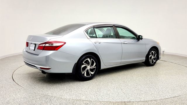 2017 Honda Accord Sedan LX CVT - 23009498 - 4