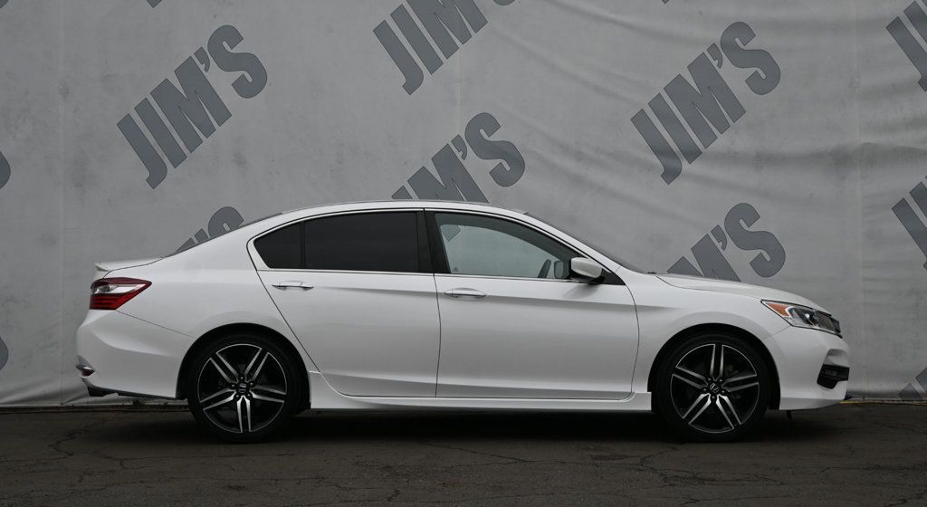 2017 Honda Accord Sport photo 4