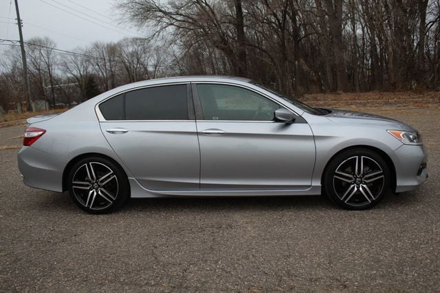 2017 Honda Accord Sport photo 3