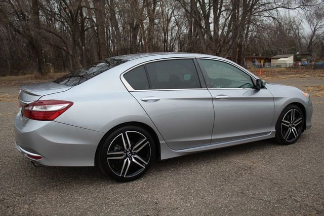 2017 Honda Accord Sport photo 4