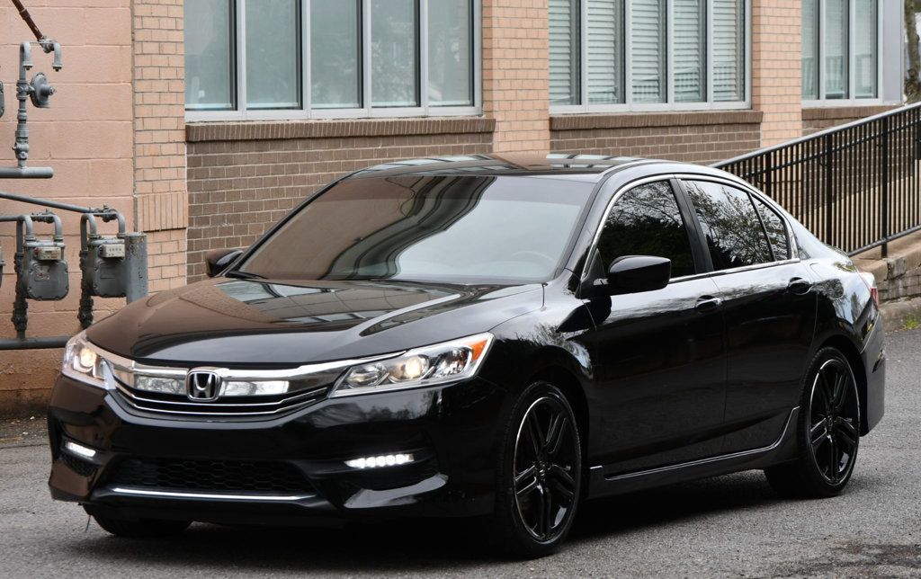 2017 Honda Accord Sport photo 4